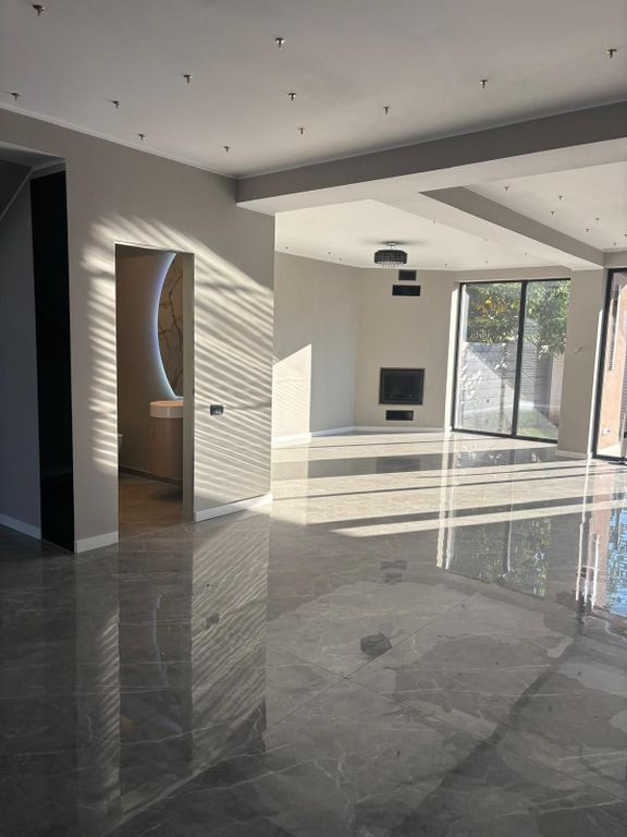 Vila smart-4cam-3bai-terasa-curte115mp-4parcari/15minAp.P...