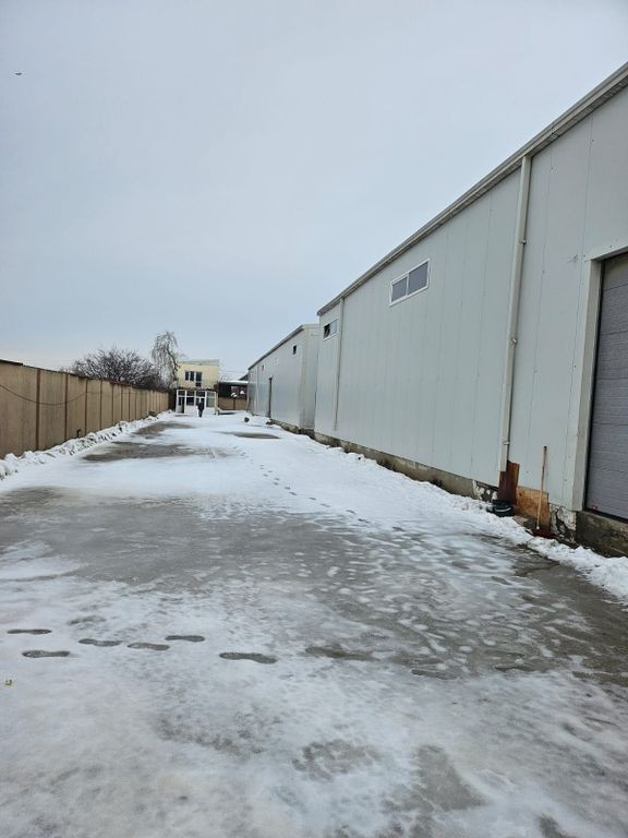 2 hale ( 1100 mp total ) hale Moara Domneasca - Doraly Af...