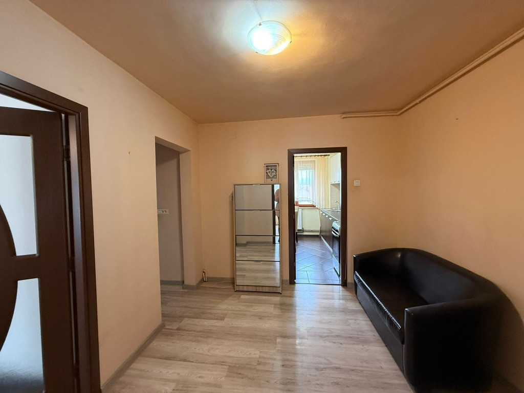 Apartament 3 camere, decomandat, zona Progresul