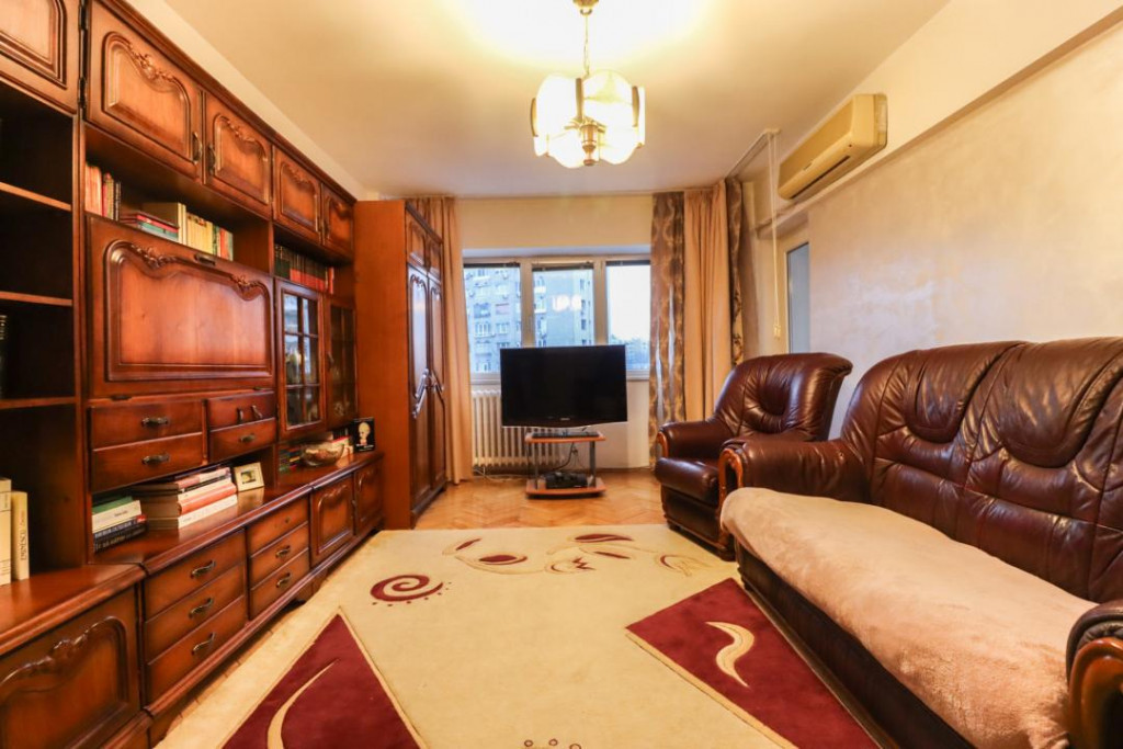 Vilă individuală cu piscină, zonă de relaxare privată-E