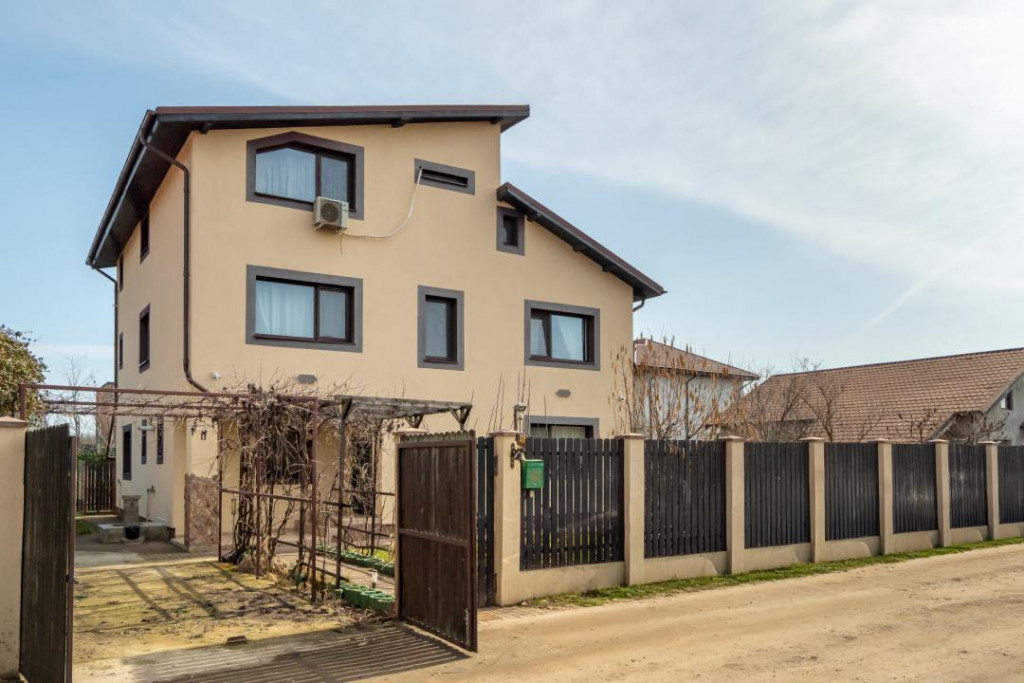 Vila de vanzare Branesti,, teren suplimentar, gata de mutar