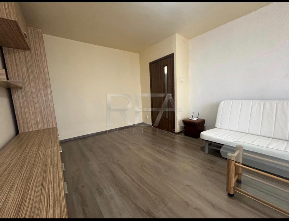 Garsonieră decomandata Tei, et. 8, an 1987, 39 mp