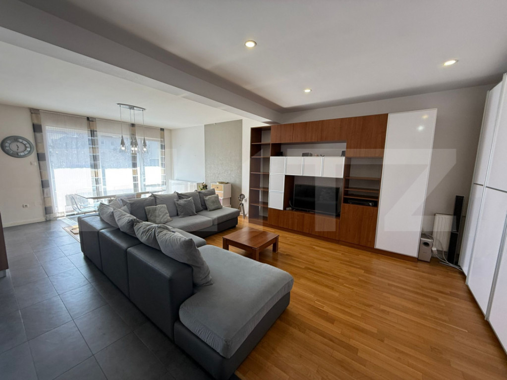 Apartament 3 camere, 107 mp, 2 parcari, garaj, zona străzii