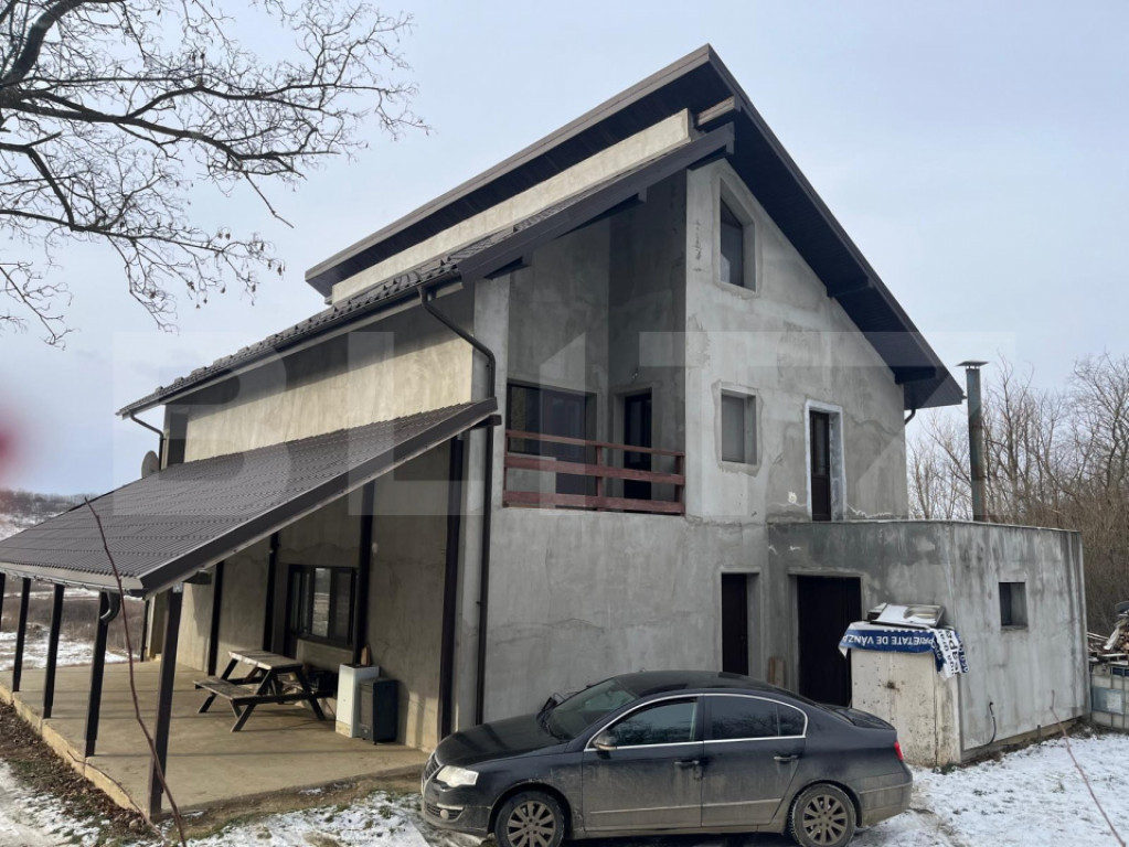 Casa cu etaj si mansarda, 5 camere, zona Santa, Mogosesti