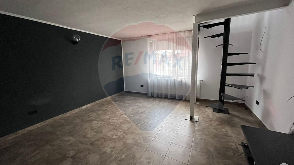 Casă / Vilă cu 3 camere de vânzare strada Juhasz Gyula