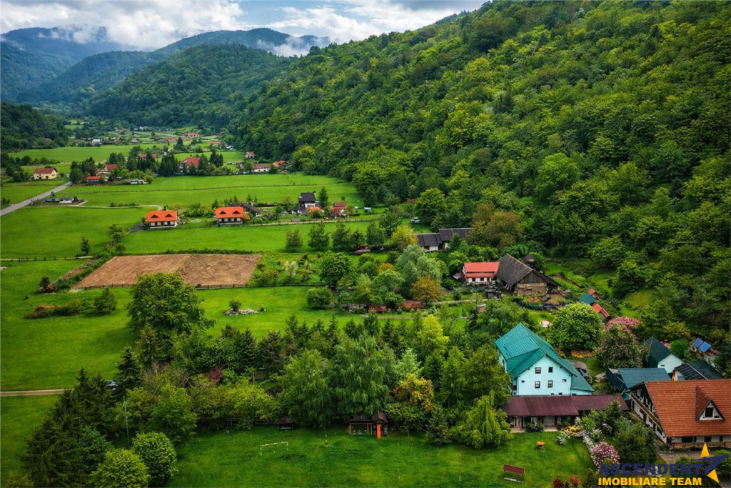 In cartea de povesti a Pietrei Craiului, ansamblu turistic i