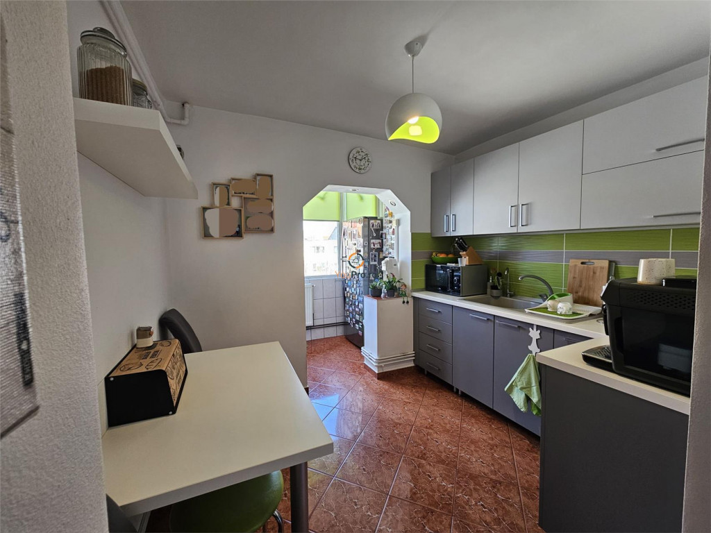 Apartament deosebit 3 camere decomandat zona Soarelui