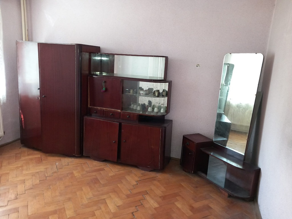 Apartament cu 2 camere, bucătărie separată, baie, hol de acces, balcon