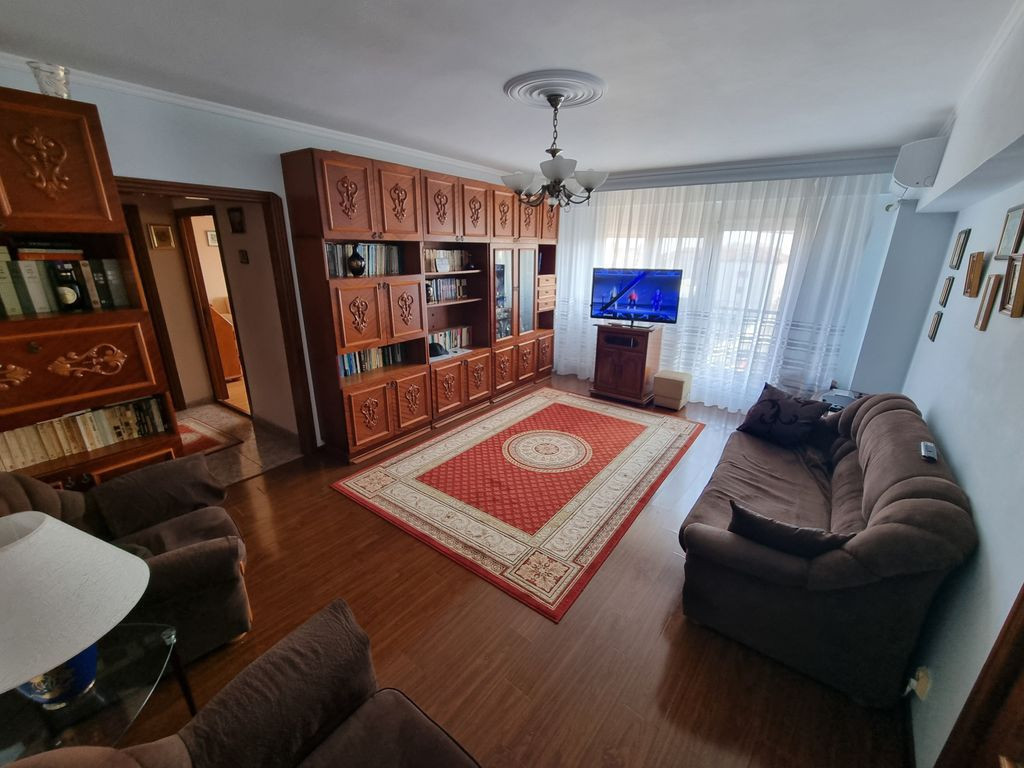 Apartament 3 camere zona Capitol
