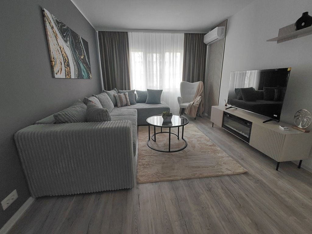???? Apartament 3 camere – Micro 16, etaj 2, (în spate...