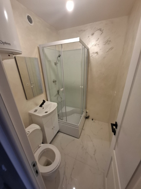 Cameră cămin, renovată, etajul 1, baie proprie