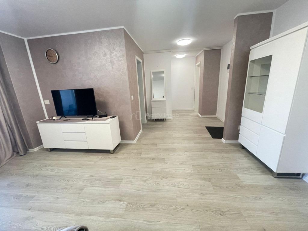 INCHIRIEZ APARTAMENT 2 CAMERE KASPER CORESI CU BOXA SI LOC