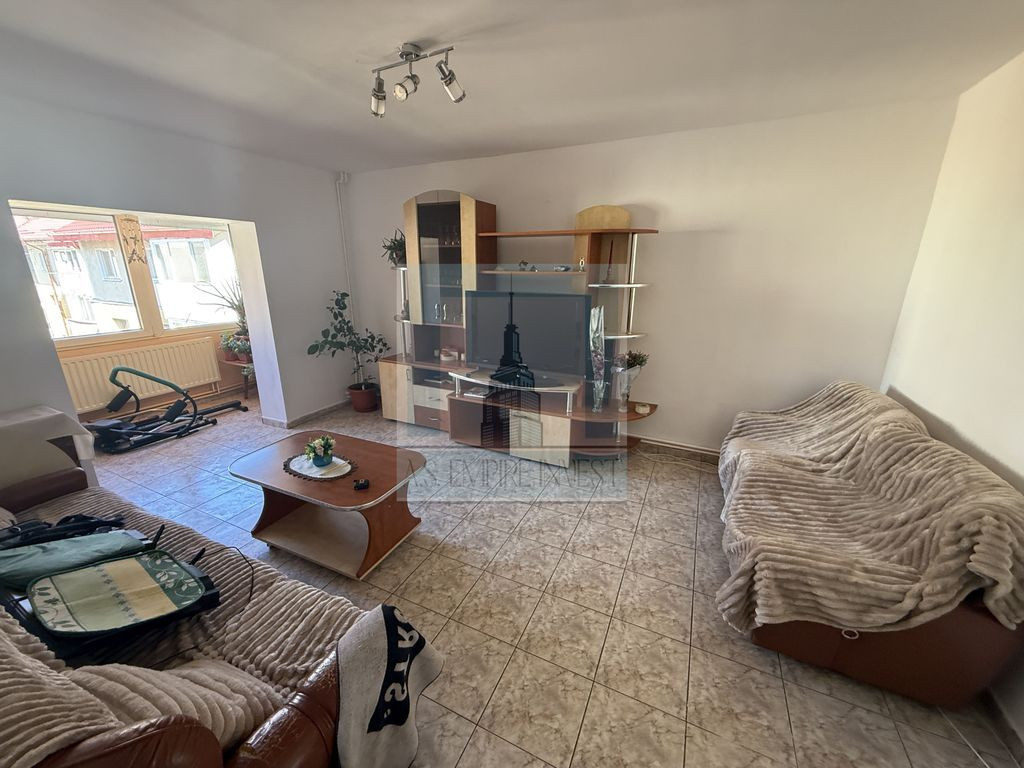 Apartament 4 camere, pe 2 nivele, 92 mp utili-zona Racadau