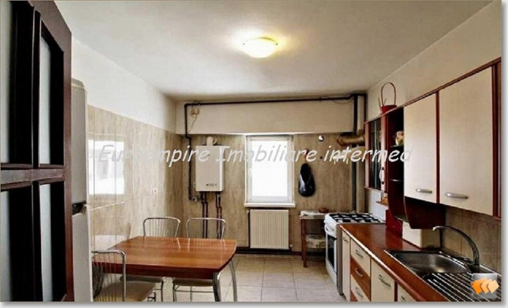 Apartament 3 camere decomandate zona Tomis 1