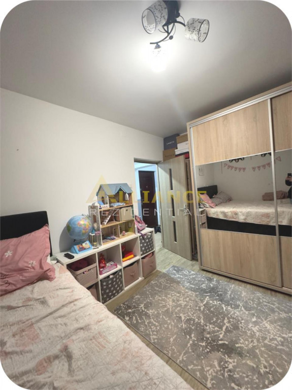 Garsoniera 27 mp || Etaj 1/4 || Bloc 1983 || Parcare || Str