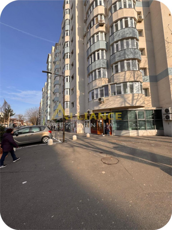 Apartament 3 camere decomandat || renovat || Aparatorii Patr