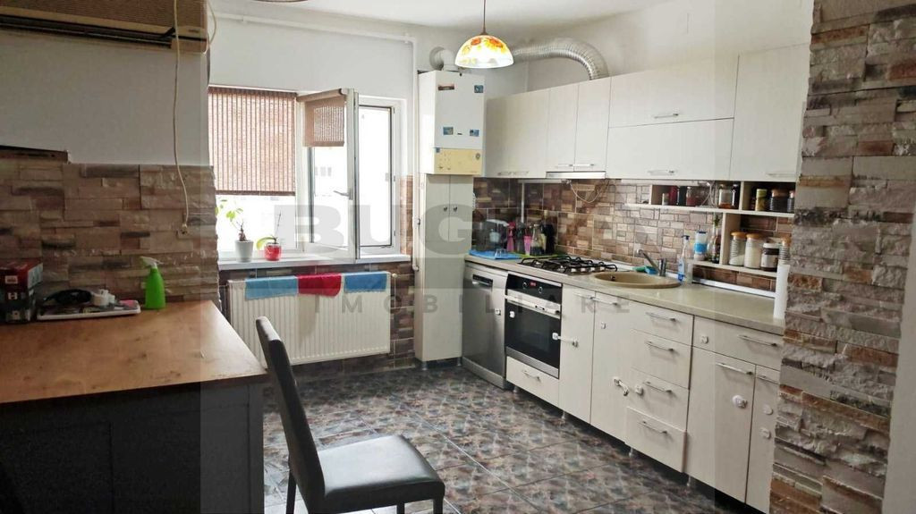 Apartament de 3 camere, decomandat, 73mp, zona Calea Doro...