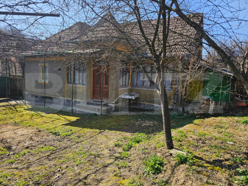 Casă 4 camere, teren generos de 3.800 mp, Măgina, comuna