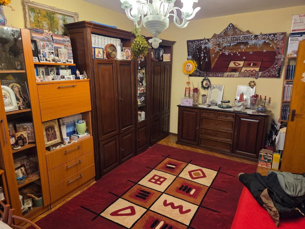 Apartament 3 camere spațios 63 mp + balcon, bloc 1981,Olteniței