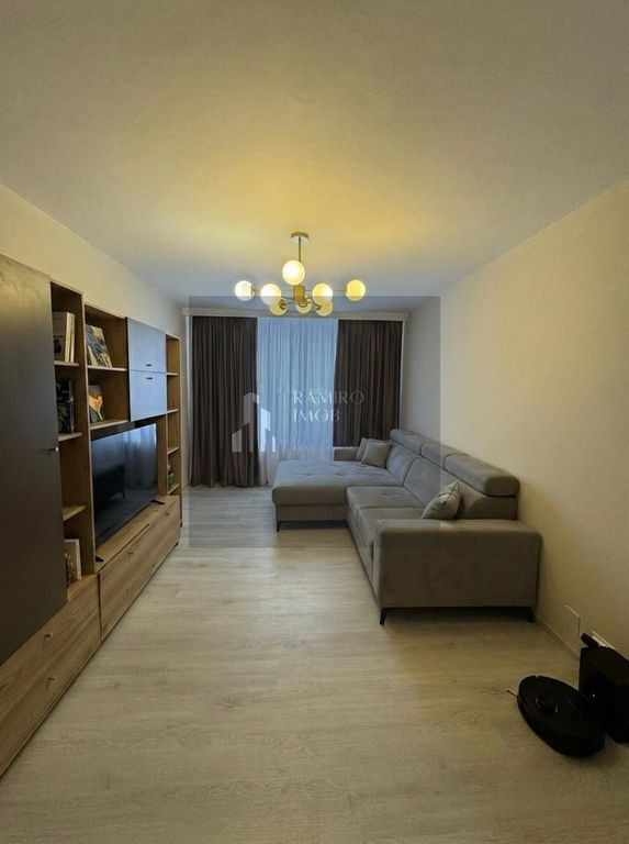Apartament cu 4 camere de vânzare în zona Ozana