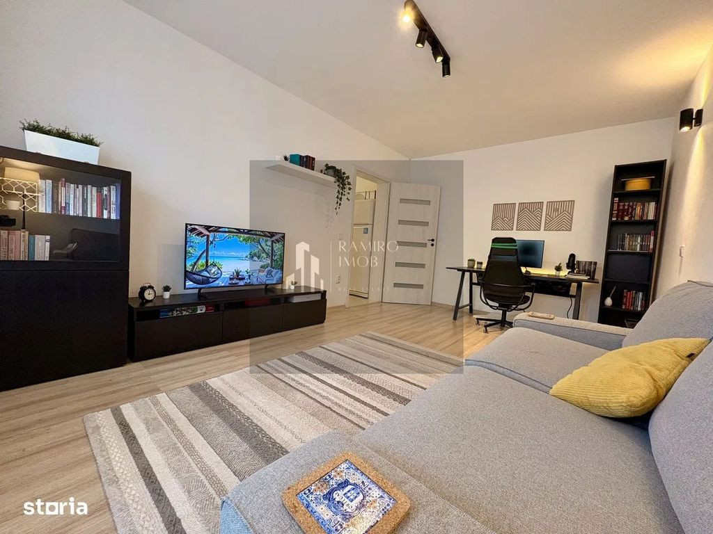 Apartament 3 camere bloc 1980 etaj 2 litf renovat Bd. Obr...