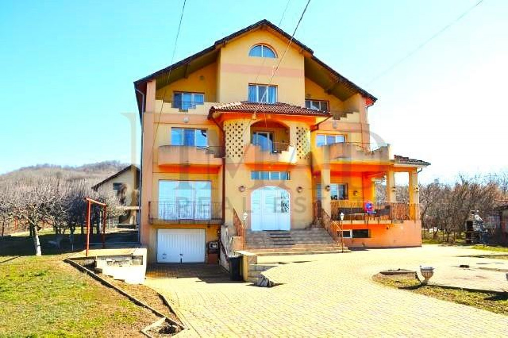 Vila spactaculoasa cu teren generos in Targoviste - Aninoas