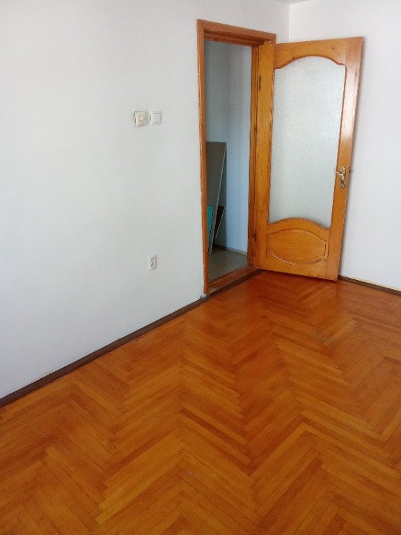 De inchiriat apartament 3 camere confort II NEMOBILAT Obor-Liceul Cern