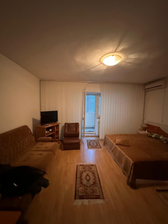 Garsonieră decomandată, situata în zona Dacia