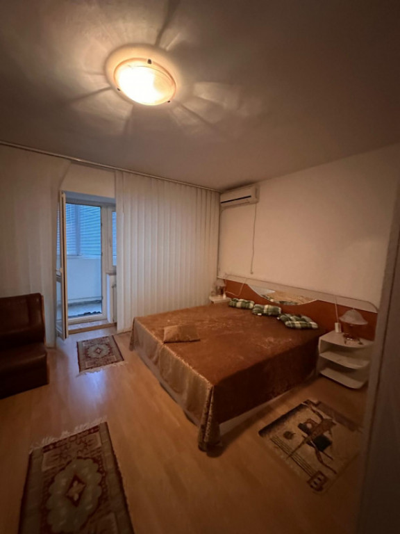 Garsonieră decomandată, situata în zona Stadion