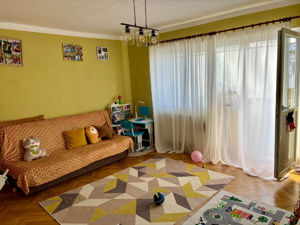 PROPRIETAR vând apartament 3 camere Dec. 65mp renovat recent Frunzei