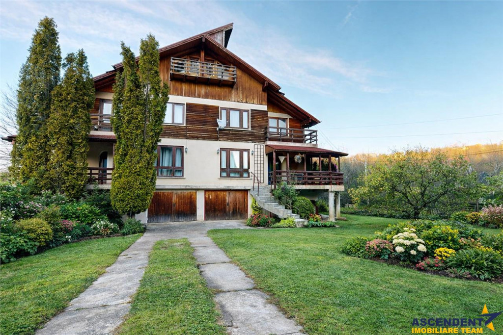 Proprietate rustica la 1 km de Castelul Bran:Doua unitati du