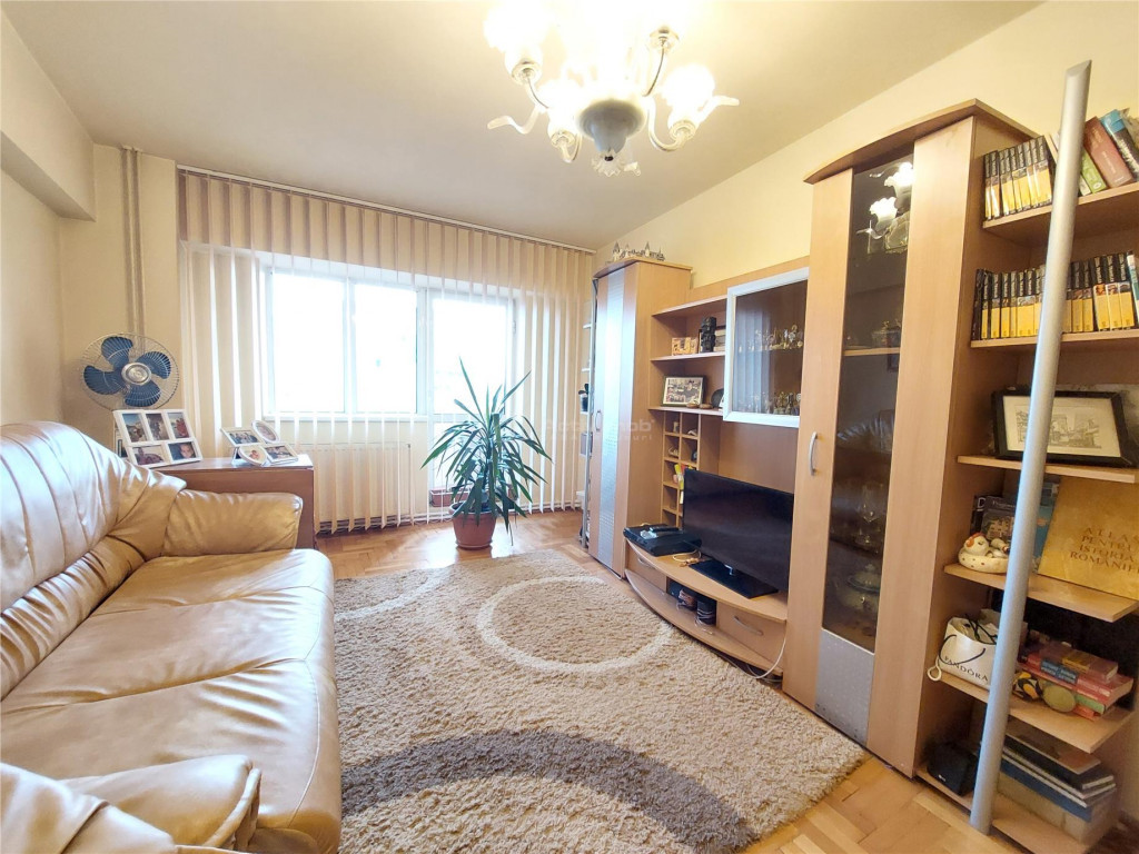 4 camere,decomandat, 92 mp, etaj 7, loc parcare, Centru -Uni