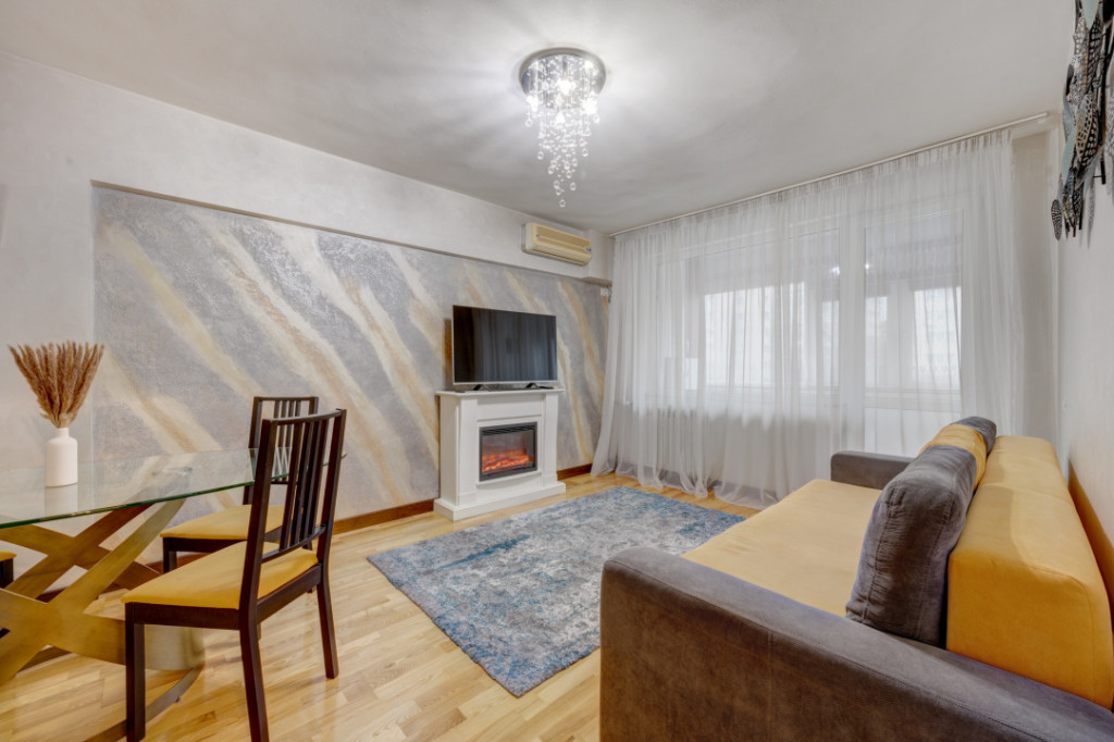 Apartament 2 camere, decomandat, stradal pe Sos. Colentina