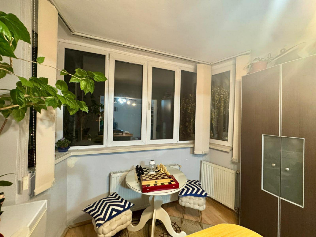 Apartament de 3 camere zona TRACTORUL