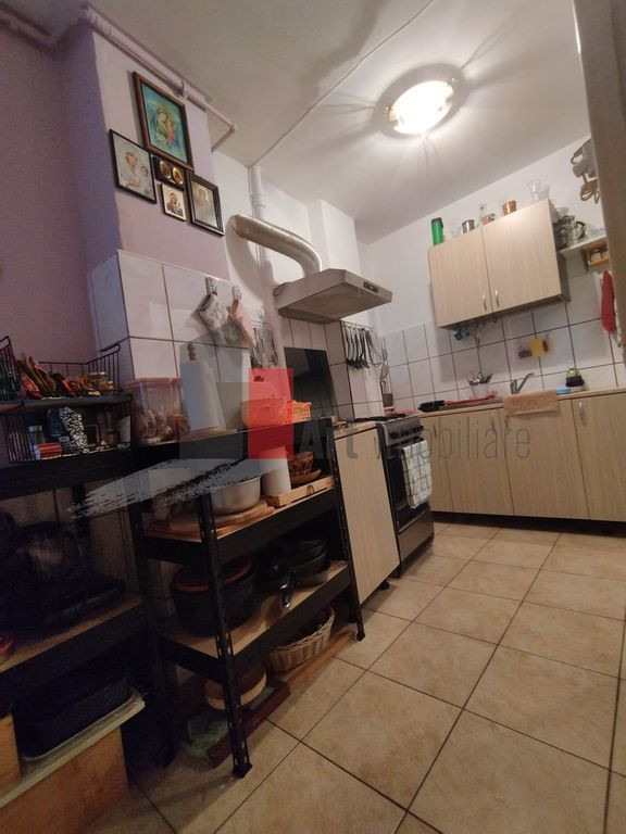 Apartament cu 3 camere de vanzare-Piata Victoriei