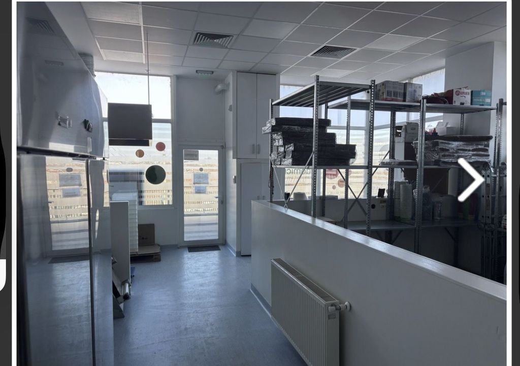 Piata Delfinului sp com, suprafata totala: 360 mp. Inalti...