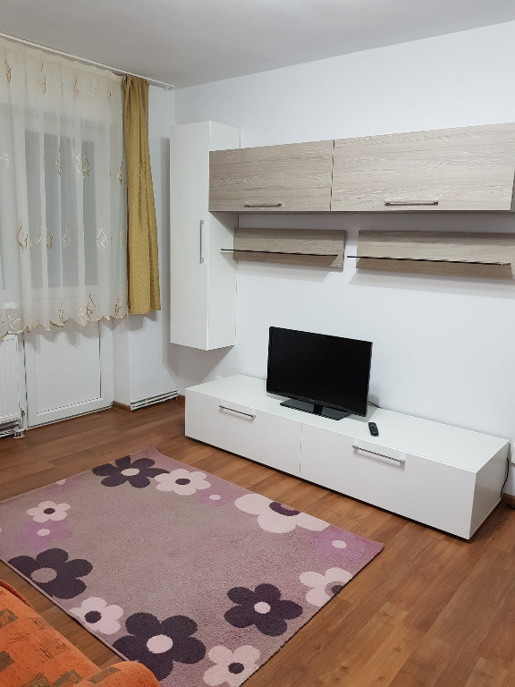 Inchiriez apartament 2 camere in Deva, etaj 3, mobilat, Al. Pacii