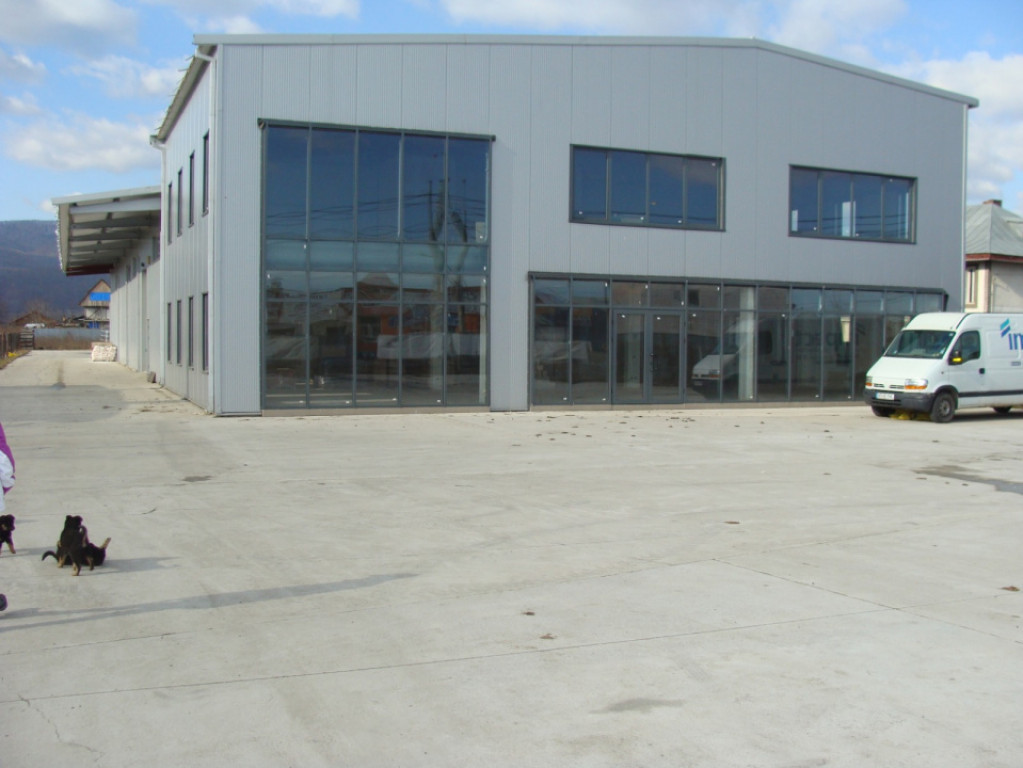 Hală industrială cu chiriaș stabil – deschidere la drum