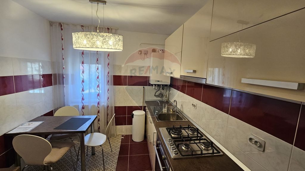 Apartament cu 2 camere de închiriat în zona Central