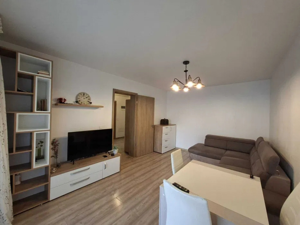 Apartament 2 camere, etaj intermediar, balcon, boxa si loc d