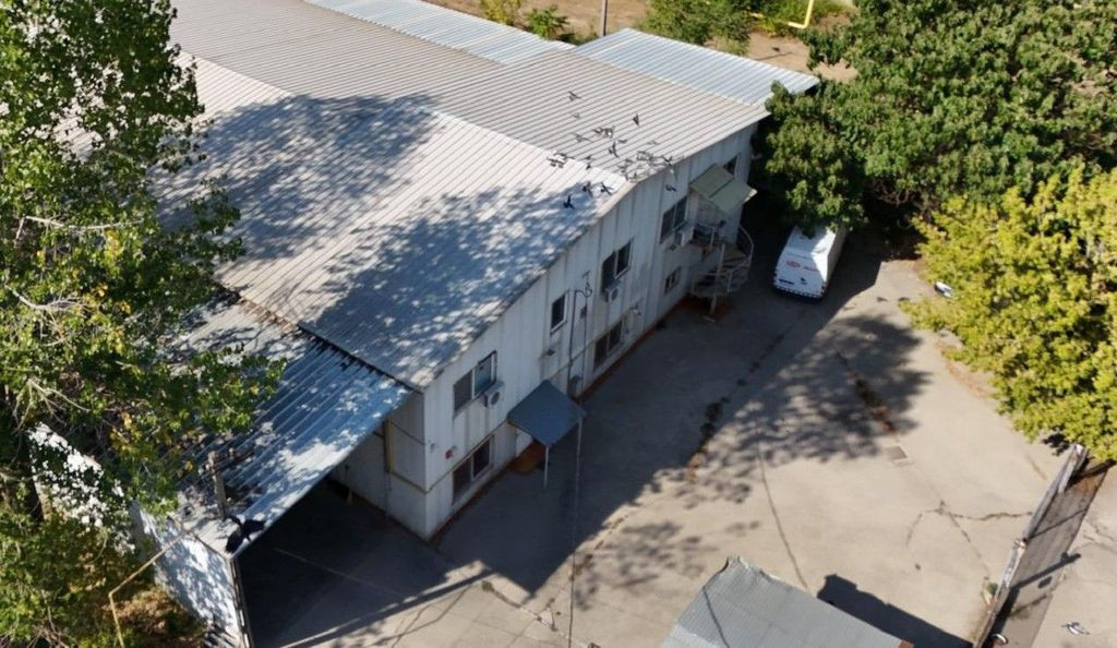 Hala 1466mp plus birouri 313mp in zona Titan