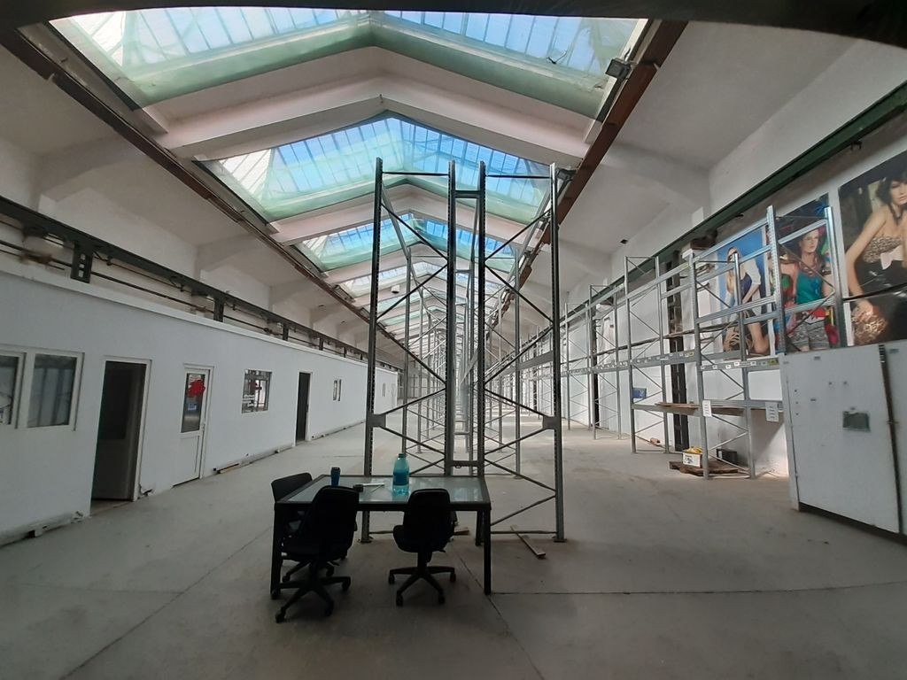 Hala in suprafata de 1350 mp - zona Basarabiei