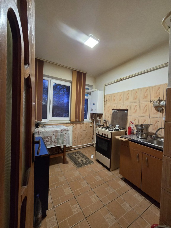 3 Camere confort 1, Zona Garii etaj 2 Liber