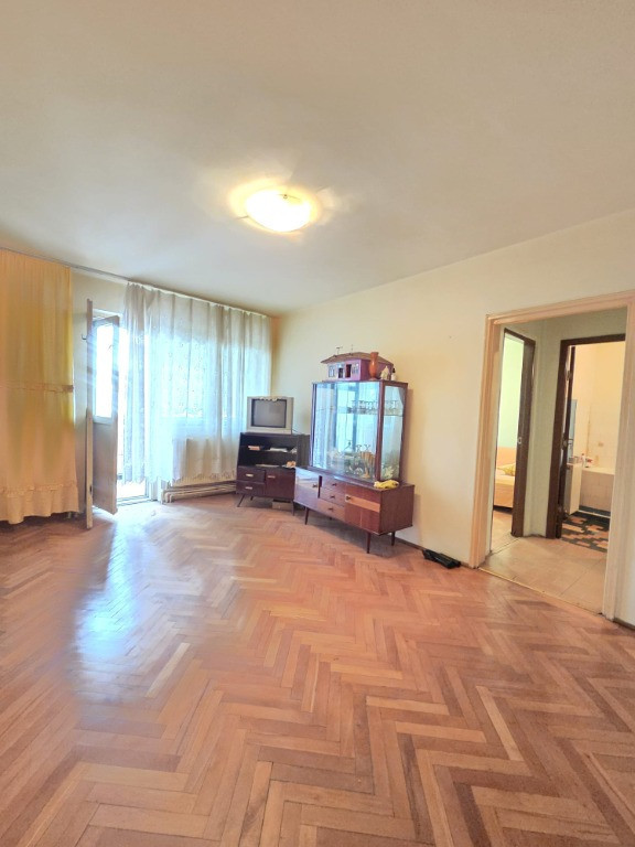 3 Camere confort 1, Zona Garii etaj 2 Liber