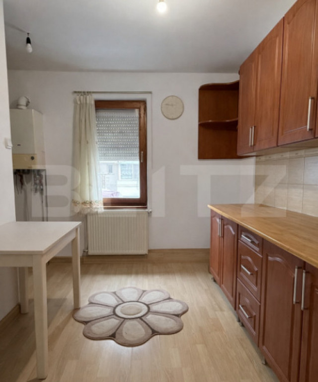 Apartament 3 camere, 70 mp, Sângeorgiu de Mureș, zonă Sem