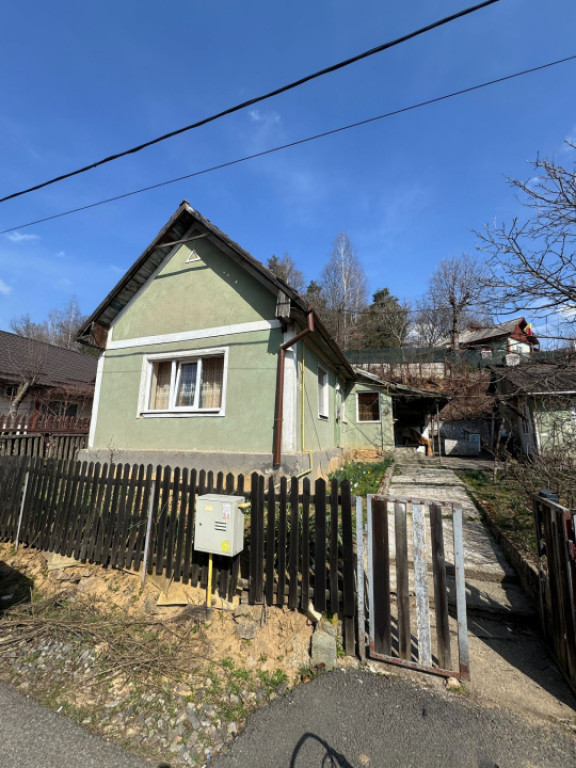 Casă Ferneziu Baia Mare, 78 mp, teren 5.8 ari, utilități,