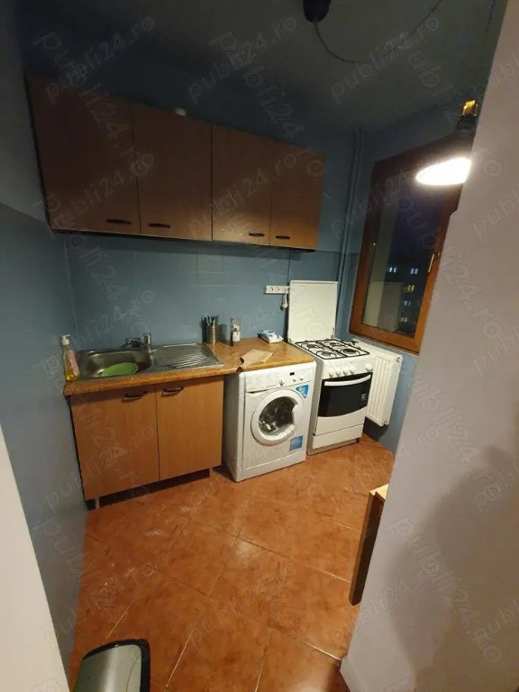 Dristor la metrou etaj 8