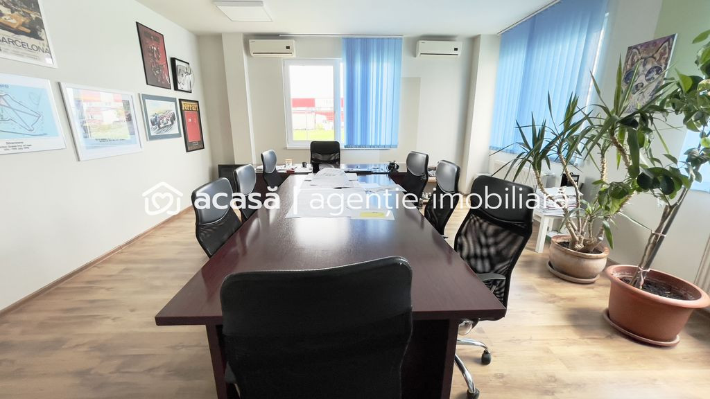 Clădire de birouri cu 12 parcări în incintă privată,...