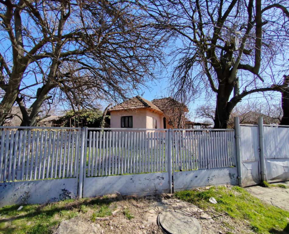 Teren generos cu deschidere 17 ml la stradă + casa– Vadul