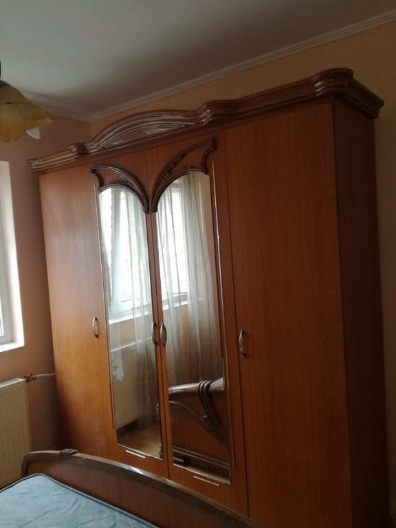 Inchiriez apartament doua camere mobilat etaj 1 Oradea Sovata